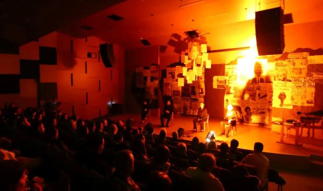 İzmir Karabağlar’da Kent Tiyatrosu’ndan ‘Uğur Mumcu’ya anma