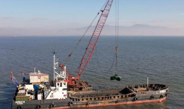 İzmir Körfezi’nden 60 bin ton çamur çıkarıldı