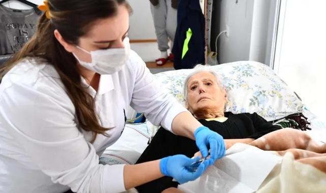 İzmir’de ‘evde bakım hizmeti’ yaşamlara dokunuyor