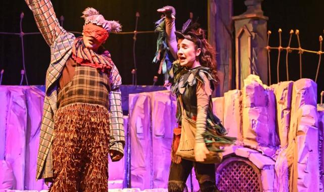 İzmir’de  “Güneş Herkes İçin Parlar” çocuk oyunu tam not aldı