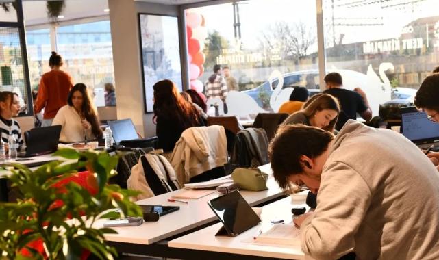 İzmir’de Kent Kitaplığı’na yoğun ilgi