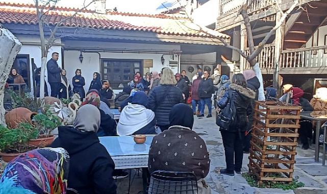 Kadınlar adım adım Manisa’yı geziyor