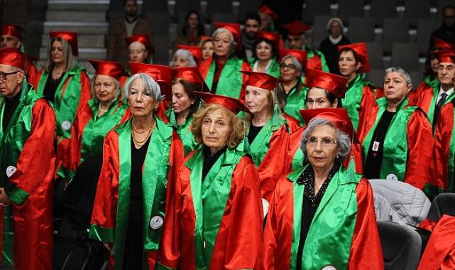 Karşıyaka’da 3. Yaş Üniversitesi’nde mezuniyet coşkusu!