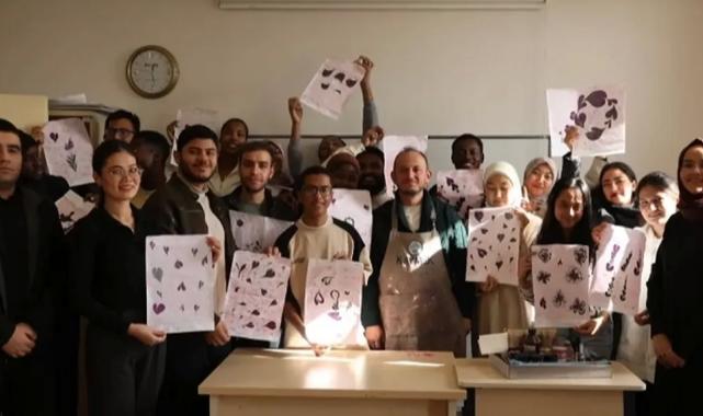 KAYMEK’ten yabancı öğrencilere ‘ebru’ eğitimi