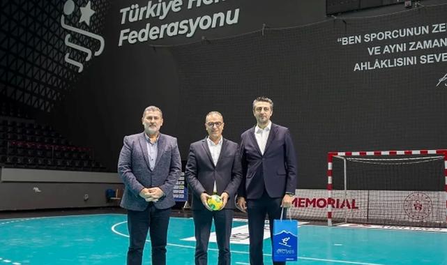 Kayseri Erciyes’te kar hentbolu heyecanı