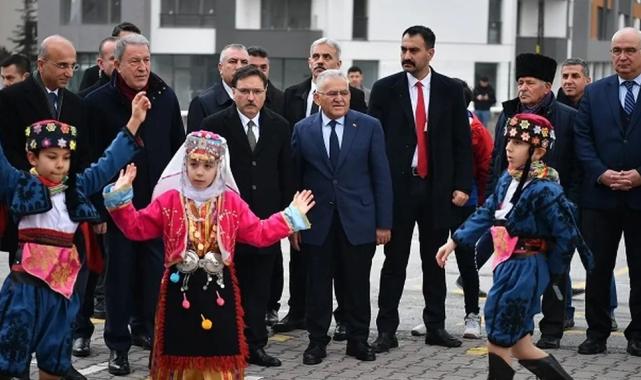 Kayseri protokolü karne dağıttı