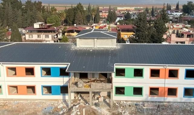 Kocaeli, elini Hatay’dan çekmedi… Hatay’daki okulun kabası bitti, ince işçiliği başladı