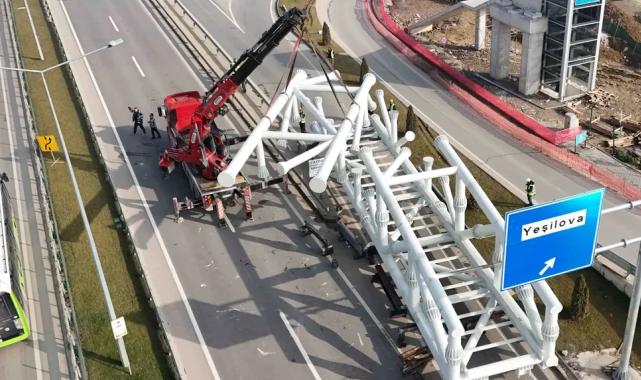 Kocaeli’de Solaklar Kavşağı’nda 120 tonluk dev montaj