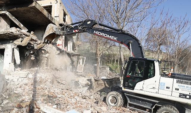 Konak’ın kent dokusu değişiyor: 9 ayda 92 metruk bina yıkıldı