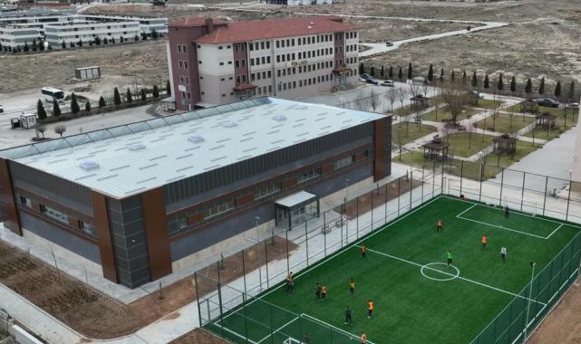 Konya Selçuklu Fen Lisesi’ne modern spor tesisi kazandırıldı
