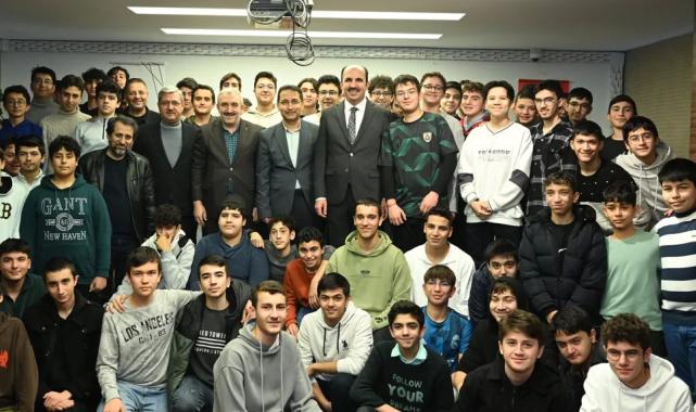 Konya’da Başkan Altay lise öğrencileriyle buluştu