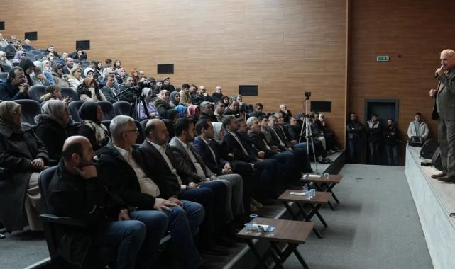 Konya’da şehir konferansları sürüyor