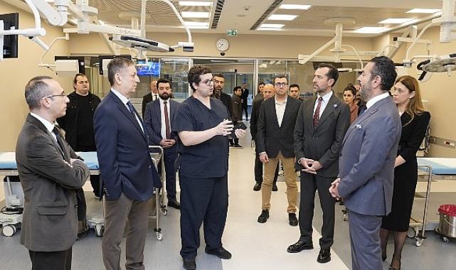 Medtronic, Koç Üniversitesi Hastanesi ve RMK AIMES, Robotik Asiste Cerrahi Alanındaki İş Birliği ile Türkiye’de Bir İlke İmza Atıyor