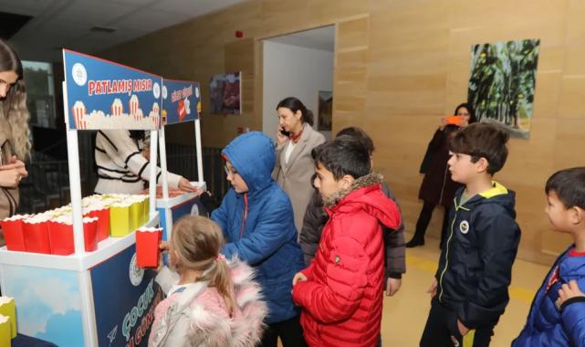 Muğla’da Başkan Aras’tan çocuklara sinema hediyesi