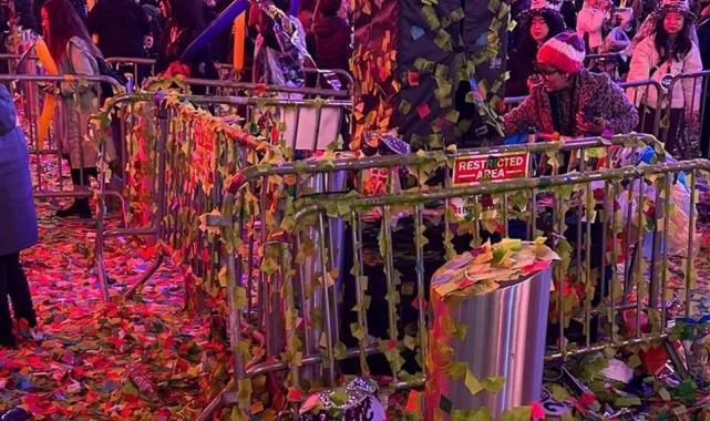 Muhteşem etkinlikten geriye tonlarca çöp kaldı!