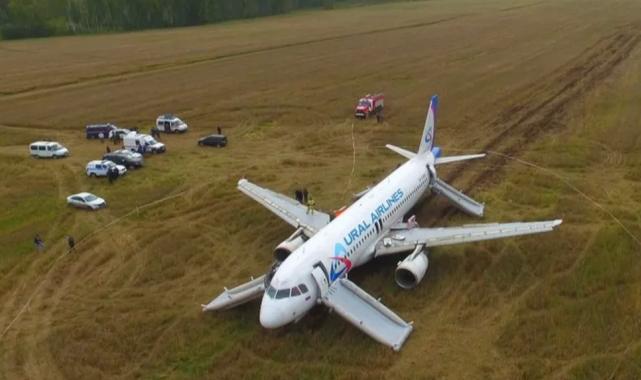 Rus uçağı, Mısır’a acil iniş yaptı