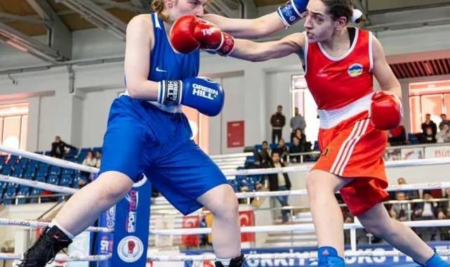 Sakaryalı boksörden çifte gurur