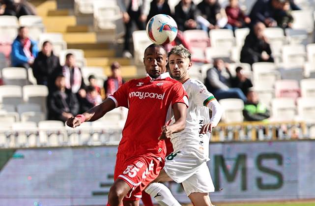 Net Global Sivasspor 1-1 Corendon Alanyaspor (Maç Sonucu) Sivas’ta puanlar paylaşıldı!