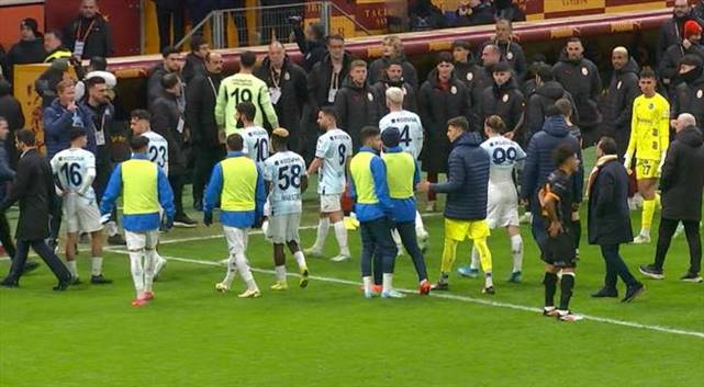 A. Demirspor, Galatasaray maçında sahadan çekilme kararı aldı, maç tatil edildi!