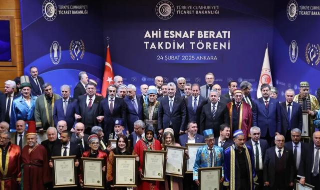 Ahi esnaflara beratlar Bakan Bolat’tan