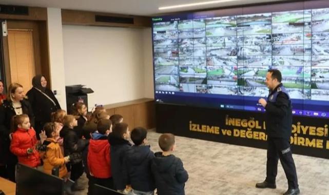 Anaokulu öğrencilerinden İnegöl Belediyesi’ne ‘izleme’ ziyareti
