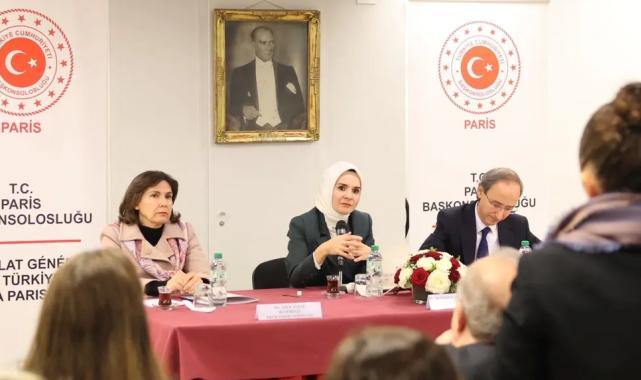 Bakan Göktaş Paris’te Türk vatandaşlarla buluştu