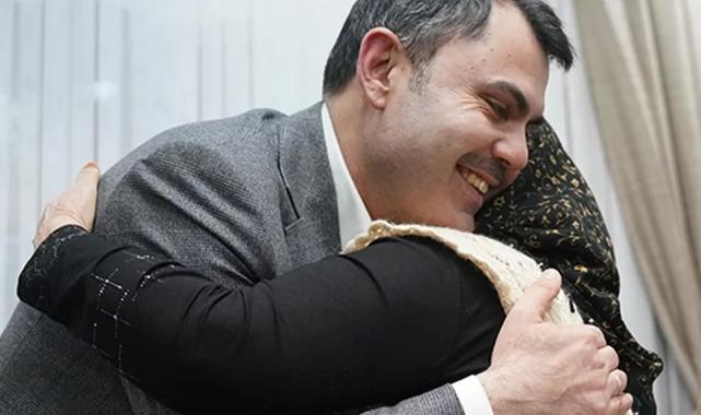 Bakan Kurum Nelbi Teyze’yi bu kez evinde ziyaret etti