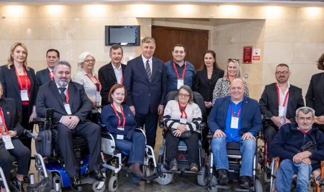 Başkan Tugay İzmir’de Engellilik Çalıştayı’na katıldı