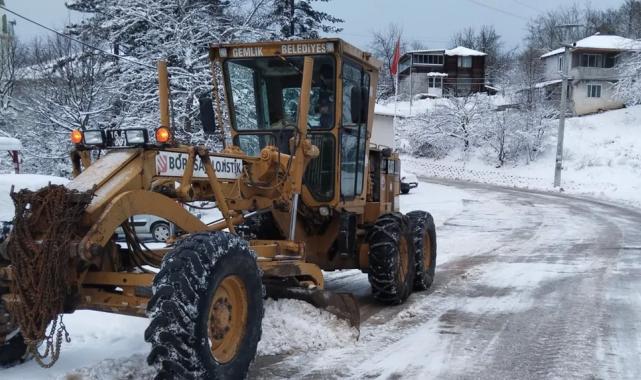 Bursa Gemlik’te karla mücadeleye devam