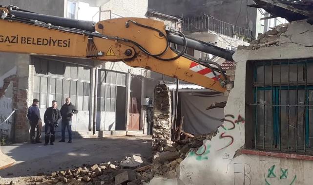 Bursa Osmangazi’de metruk bina temizliği