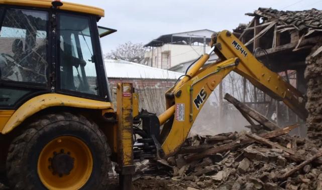 Bursa Yenişehir’de metruk binalar yıkılıyor
