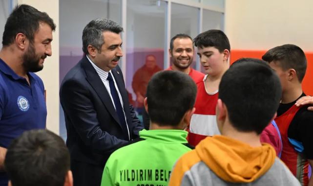 Bursa Yıldırım’da Başkan Yılmaz şampiyon güreşçilerle buluştu
