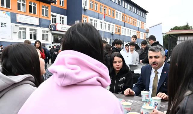 Bursa’da Başkan Yılmaz hafta mesaisine öğrencilerle başladı