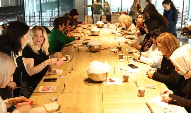 Bursalı kadınlardan Sevgililer Günü’ne özel kapı süsleri