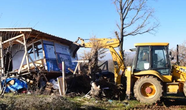 Bursa Yenişehir’de kaçak yapılar tek tek yıkılıyor