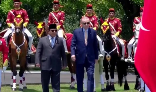 Cumhurbaşkanı Erdoğan Endonezya’da… Türkiye-Endenozya ilişkileri gelişiyor