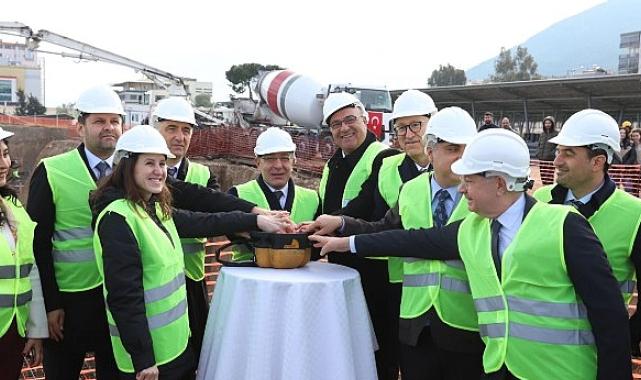 DEÜ’den Sağlıkta Yatırım Atağı: Yeni Diş Hastanesi’nin Temeli Atıldı
