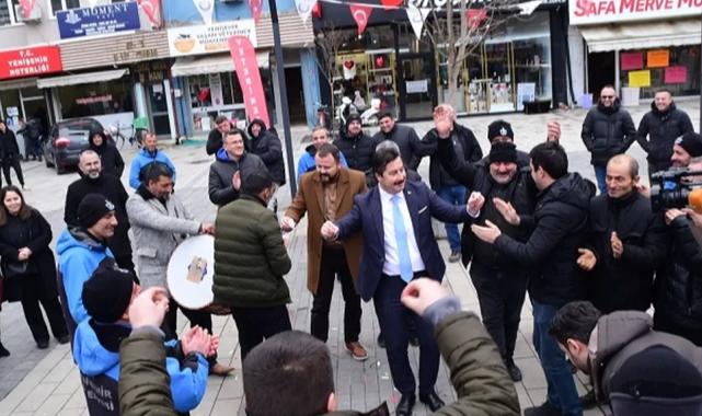 Ercan Özel işçinin yüzünü güldürdü