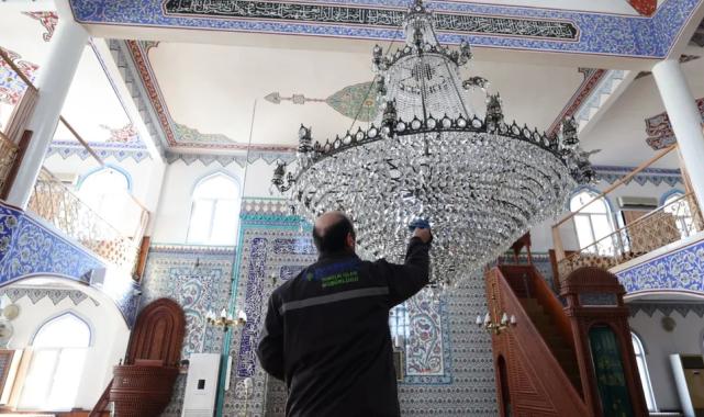 İstanbul camileri dip köşe temizlendi