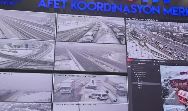 İstanbul’da ekipler eş güdümlü çalışıyor… Yollarda kar küremeye devam