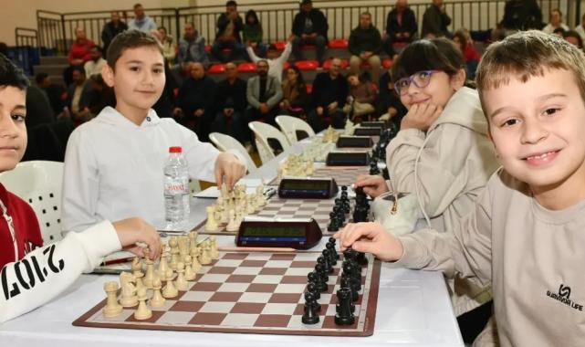 İzmir Çiğli’de satranç heyecanı yaşandı