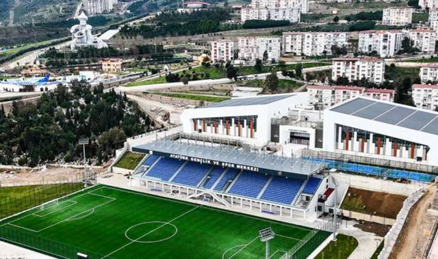 İzmir Karabağlar’a dev spor kompleksi