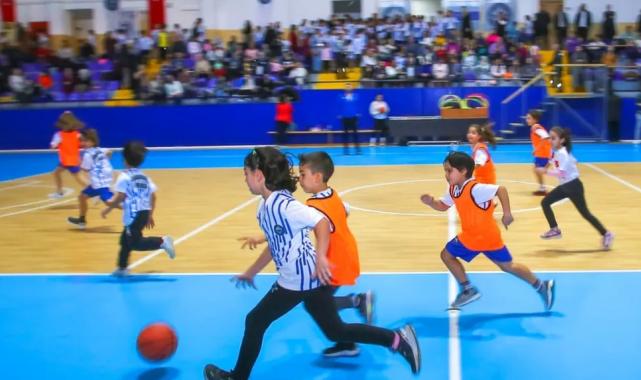 İzmir Karabağlar’da 850 minik sporcudan coşkulu sömestr