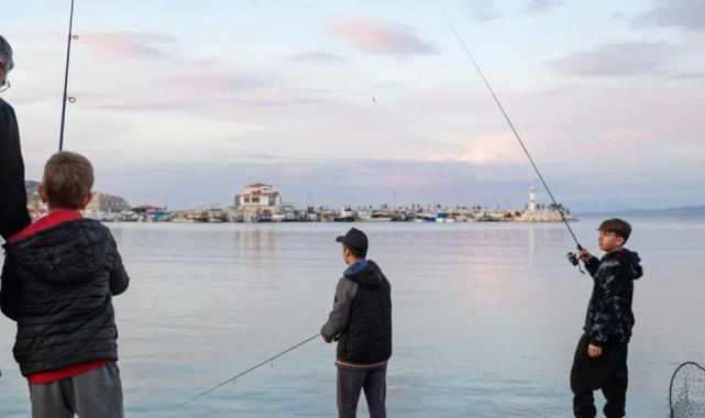 İzmir Mordoğan’da balık avı heyecanı