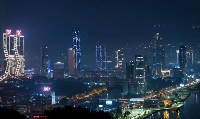 İzmir’de dış cephe aydınlatmasına saat ayarı geliyor!