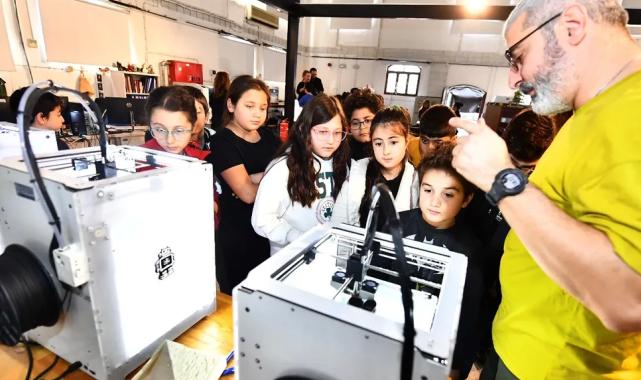 İzmir’de geleceğin fikir temelleri FabrikaLab’da atıldı