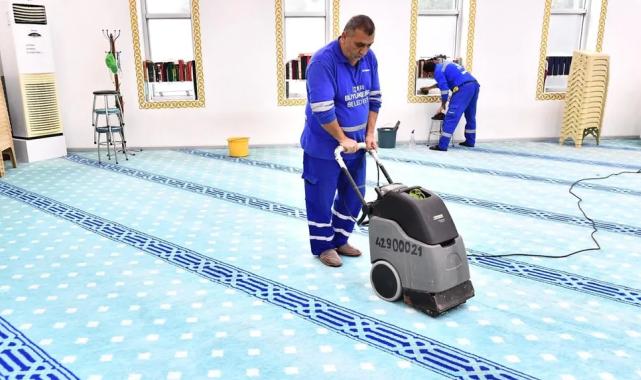 İzmir’in camileri A’dan Z’ye temizleniyor