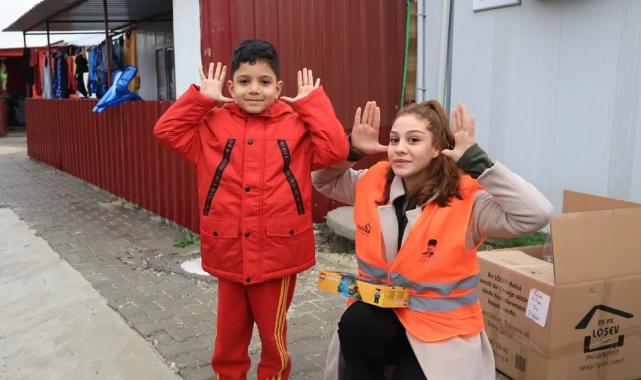 Kanseri yenen gençler depremi unutmadı