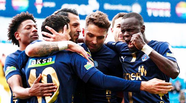 Kasımpaşa 3-2 Çaykur Rizespor (Maç Sonucu) Kasımpaşa 3 puanı 3 golle aldı!