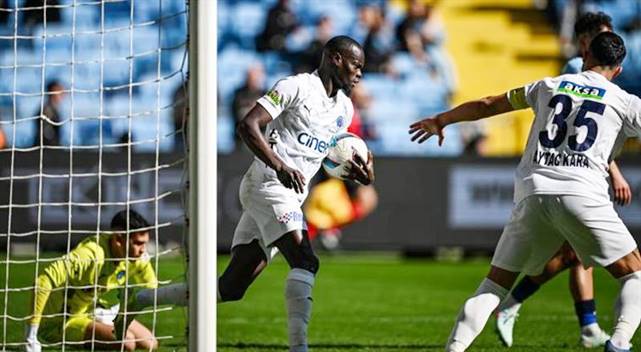 Adana Demirspor 3-5 Kasımpaşa (Maç Sonucu) Bol gollü maçın kazananı Kasımpaşa